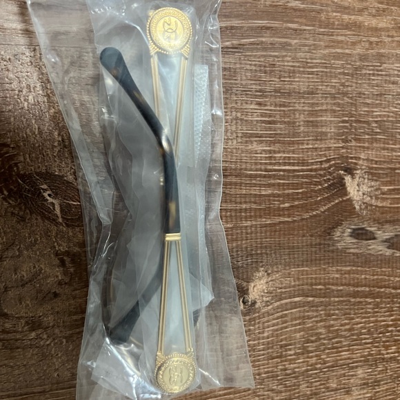 Gucci - Picture 2 of 2